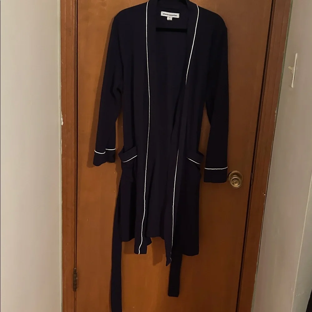 Amazon Basics Robe - Picture 7 of 7